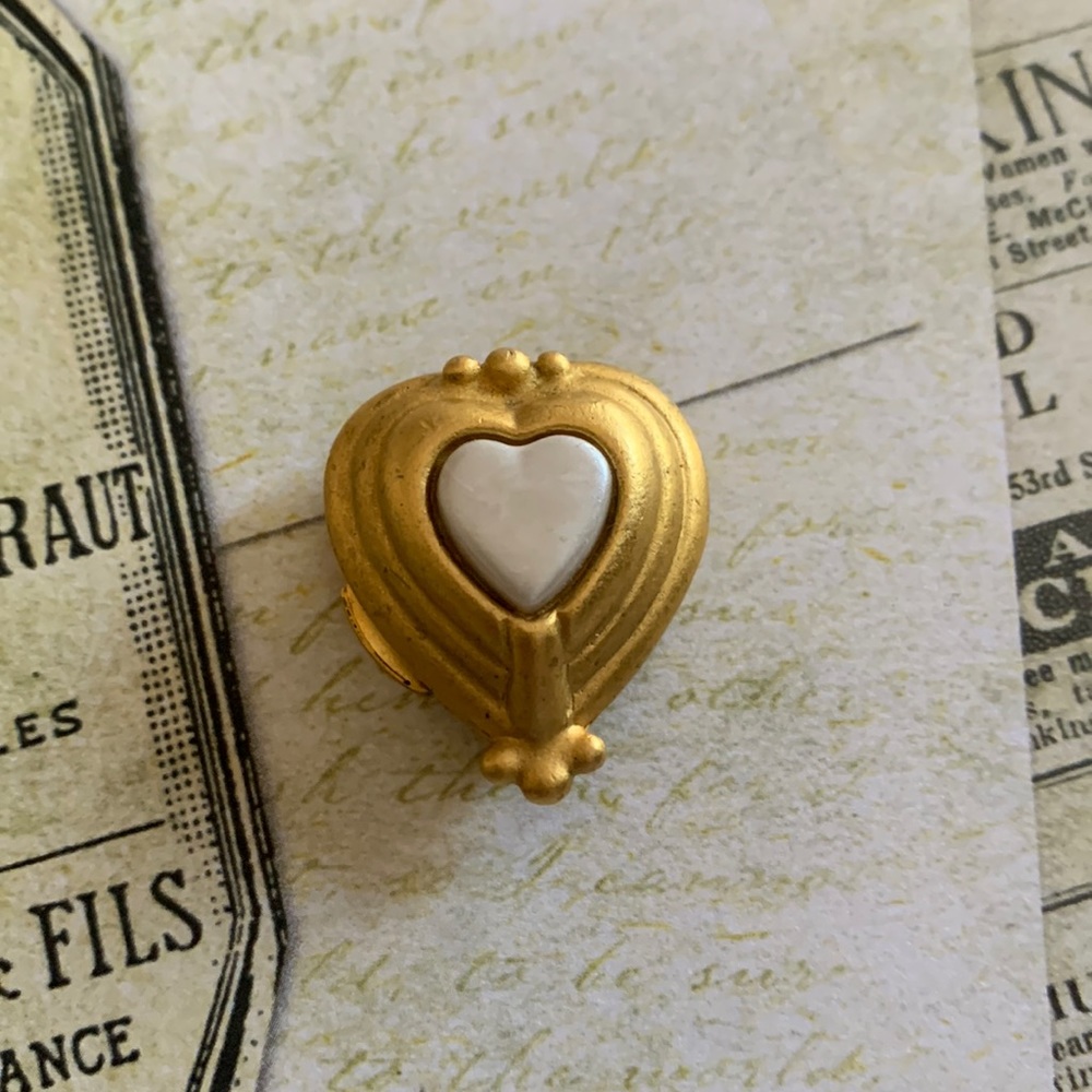 Vintage 80s-90s Heart Button Cover Gold-Tone White Faux Pearl Cabochon Sewing - Picture 3 of 5
